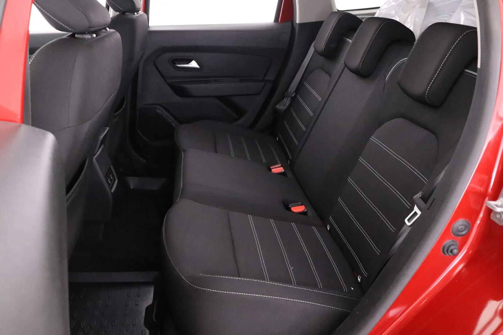 Dacia Duster IPE-237 carousel image