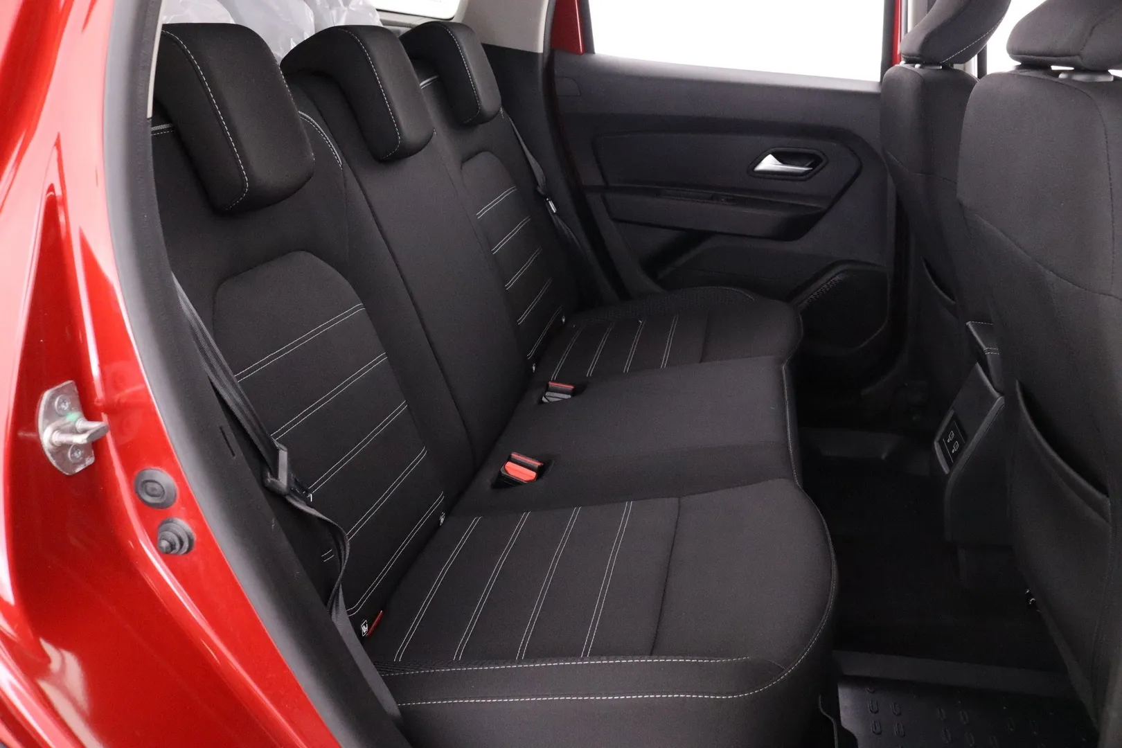 Dacia Duster IPE-237 carousel image