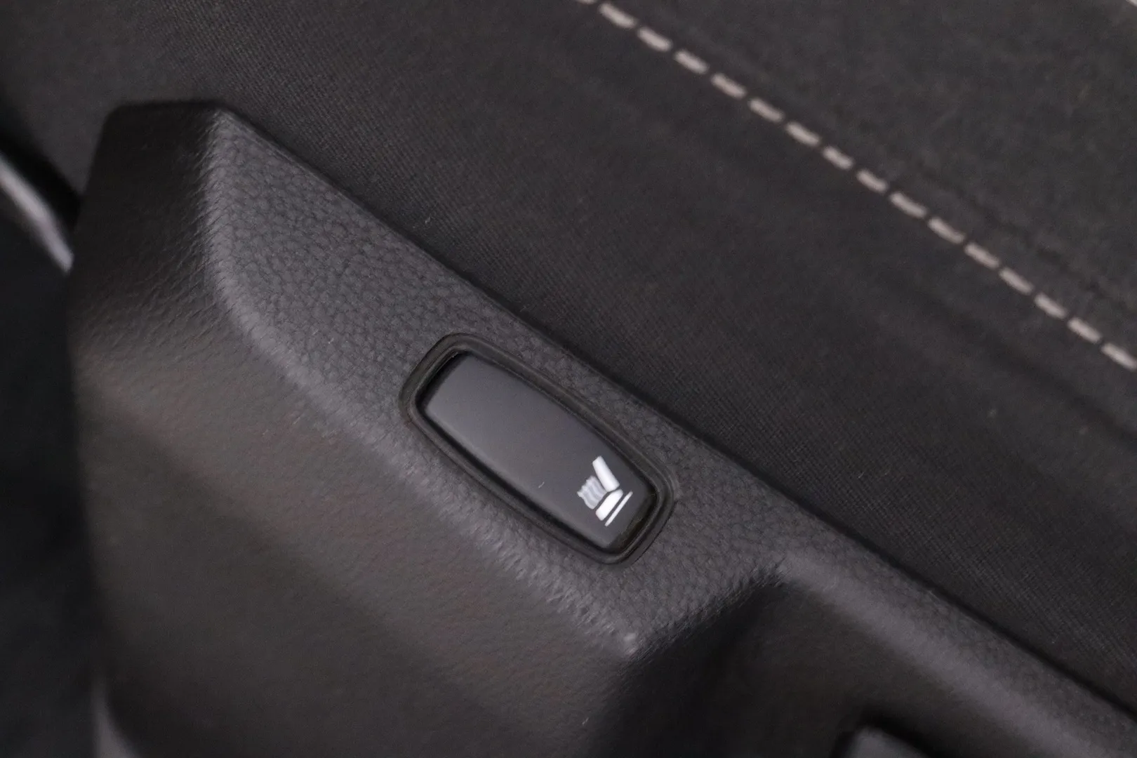 Dacia Duster IPE-237 carousel image