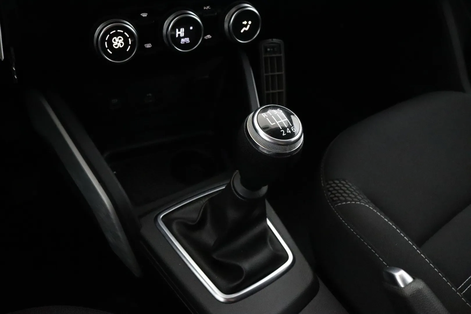 Dacia Duster IPE-237 carousel image