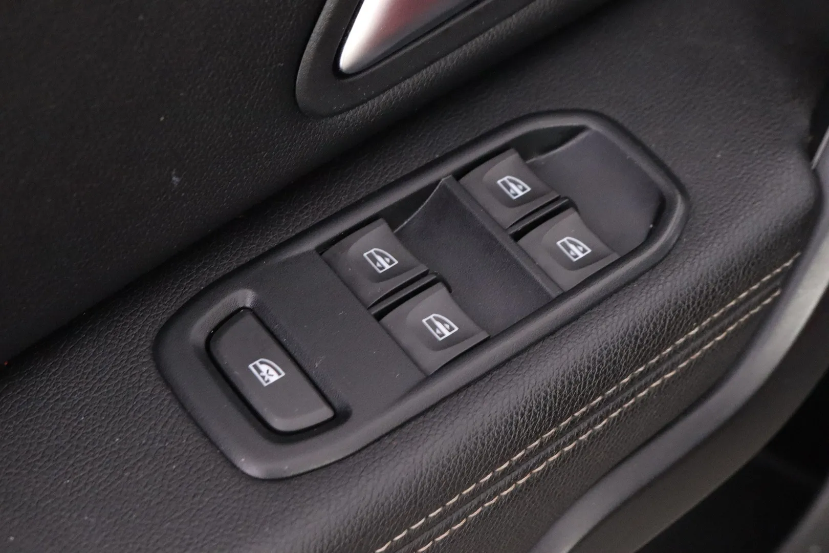 Dacia Duster IPE-237 carousel image