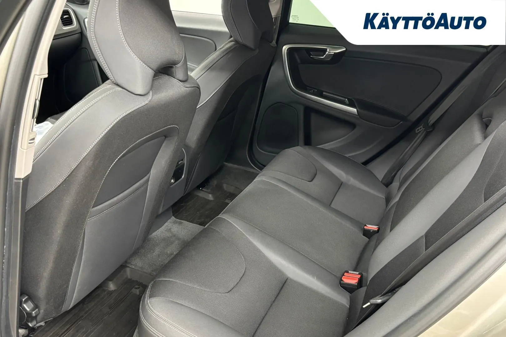 Volvo V60 KMO-174 carousel image