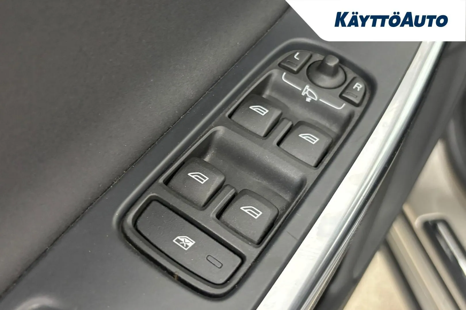 Volvo V60 KMO-174 carousel image
