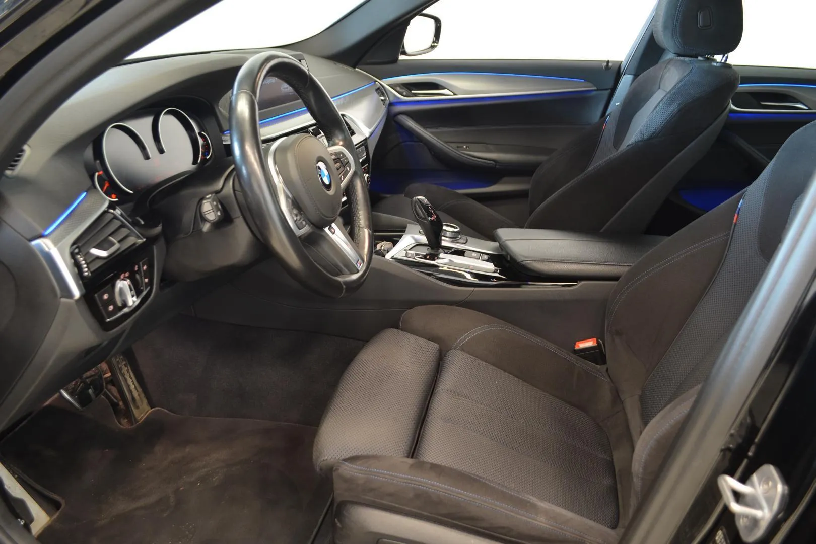 BMW 520 YJN-554 carousel image