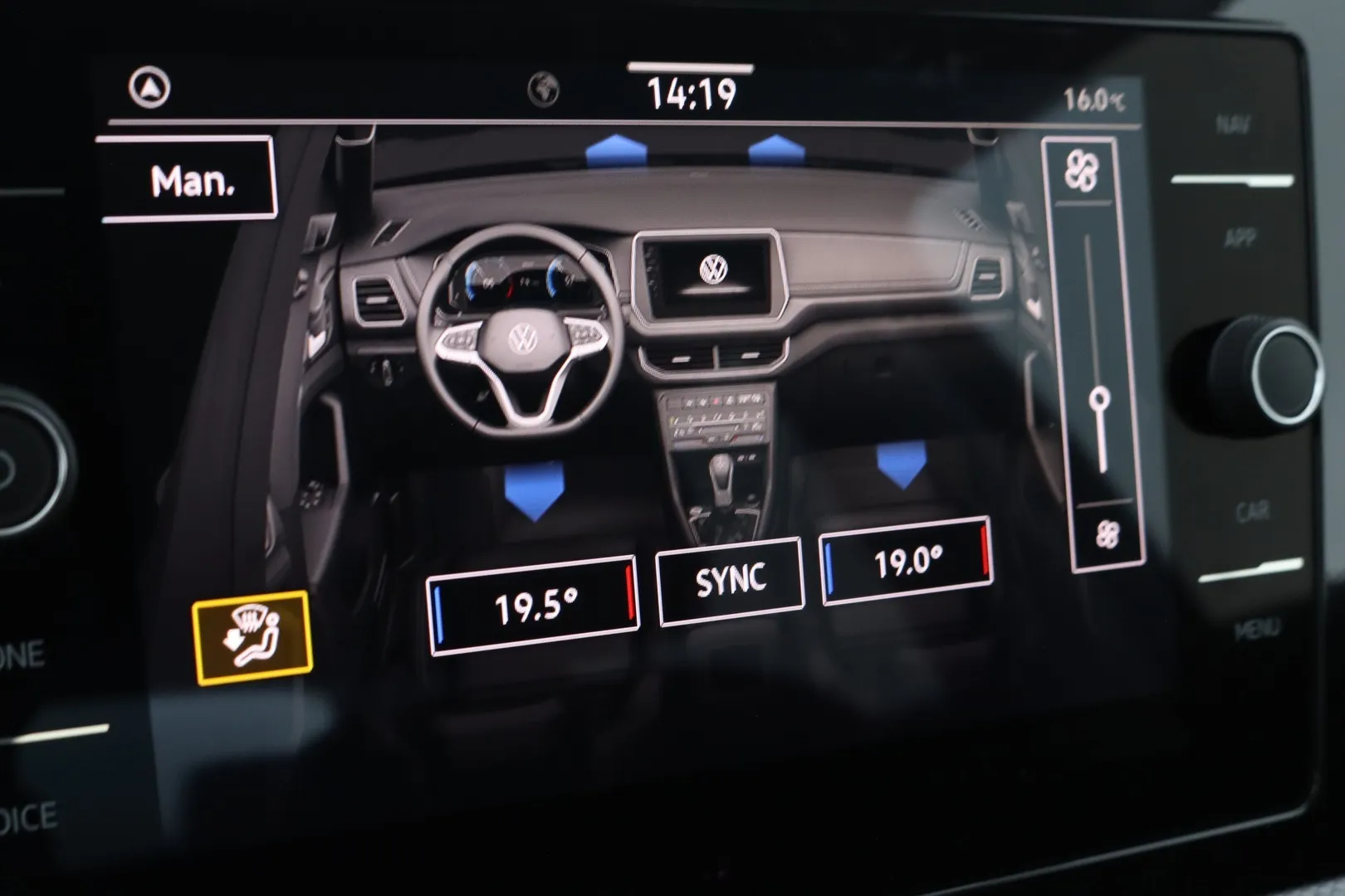 Volkswagen T-Cross SSJ-515 carousel image