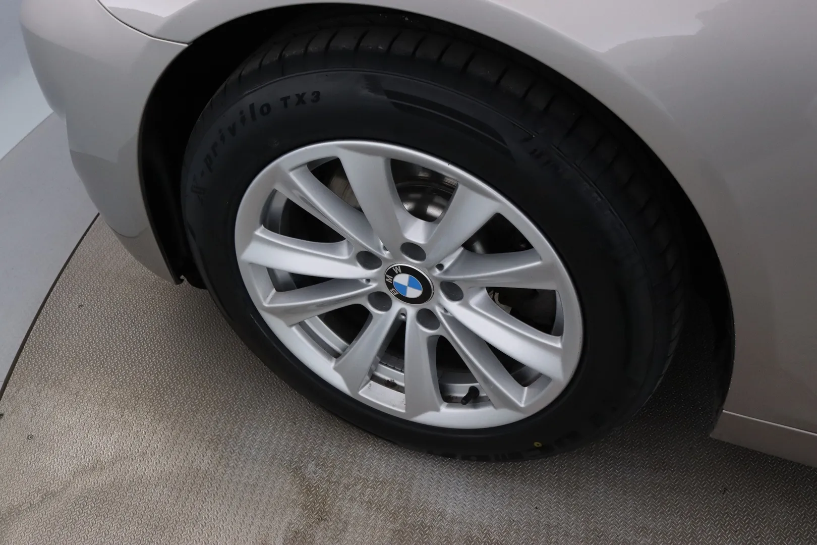 BMW 520 BPP-518 carousel image
