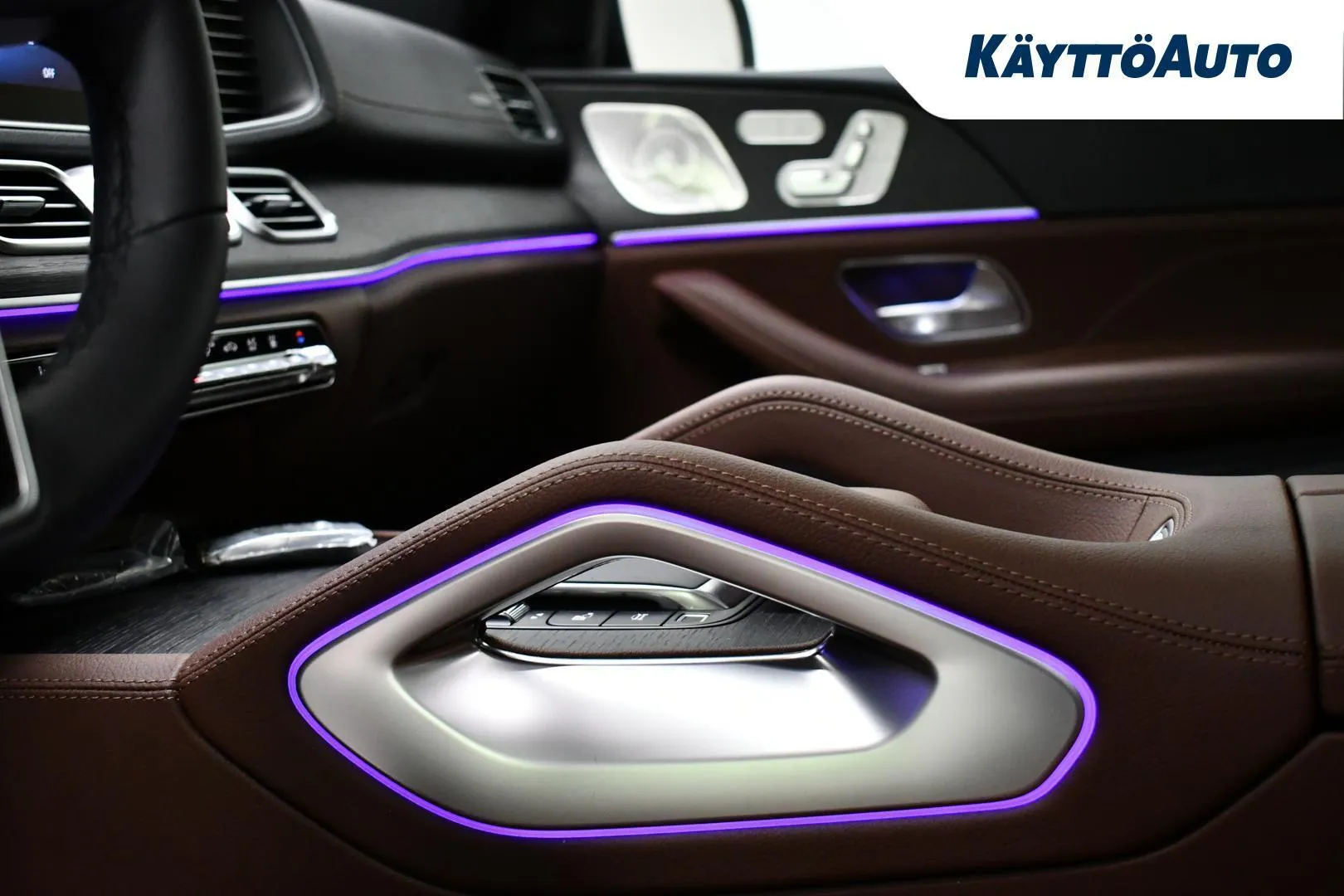 Mercedes-Benz GLE YMR-924 carousel image