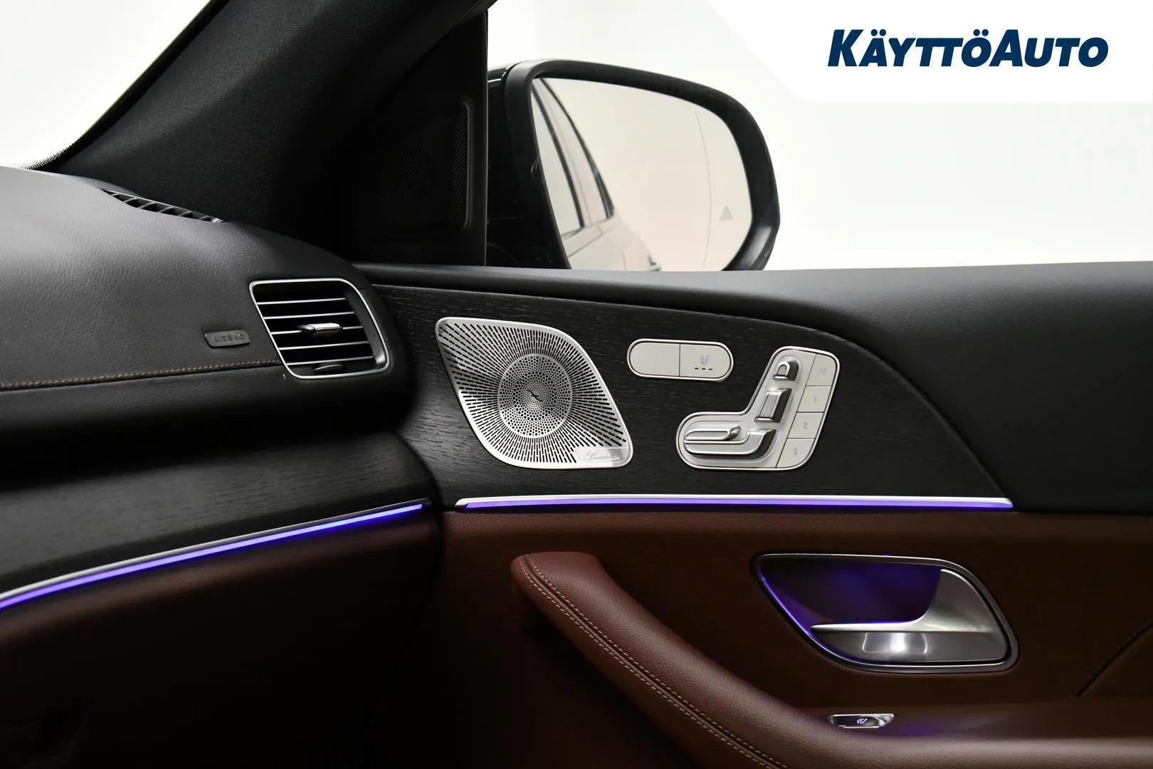 Mercedes-Benz GLE YMR-924 carousel image