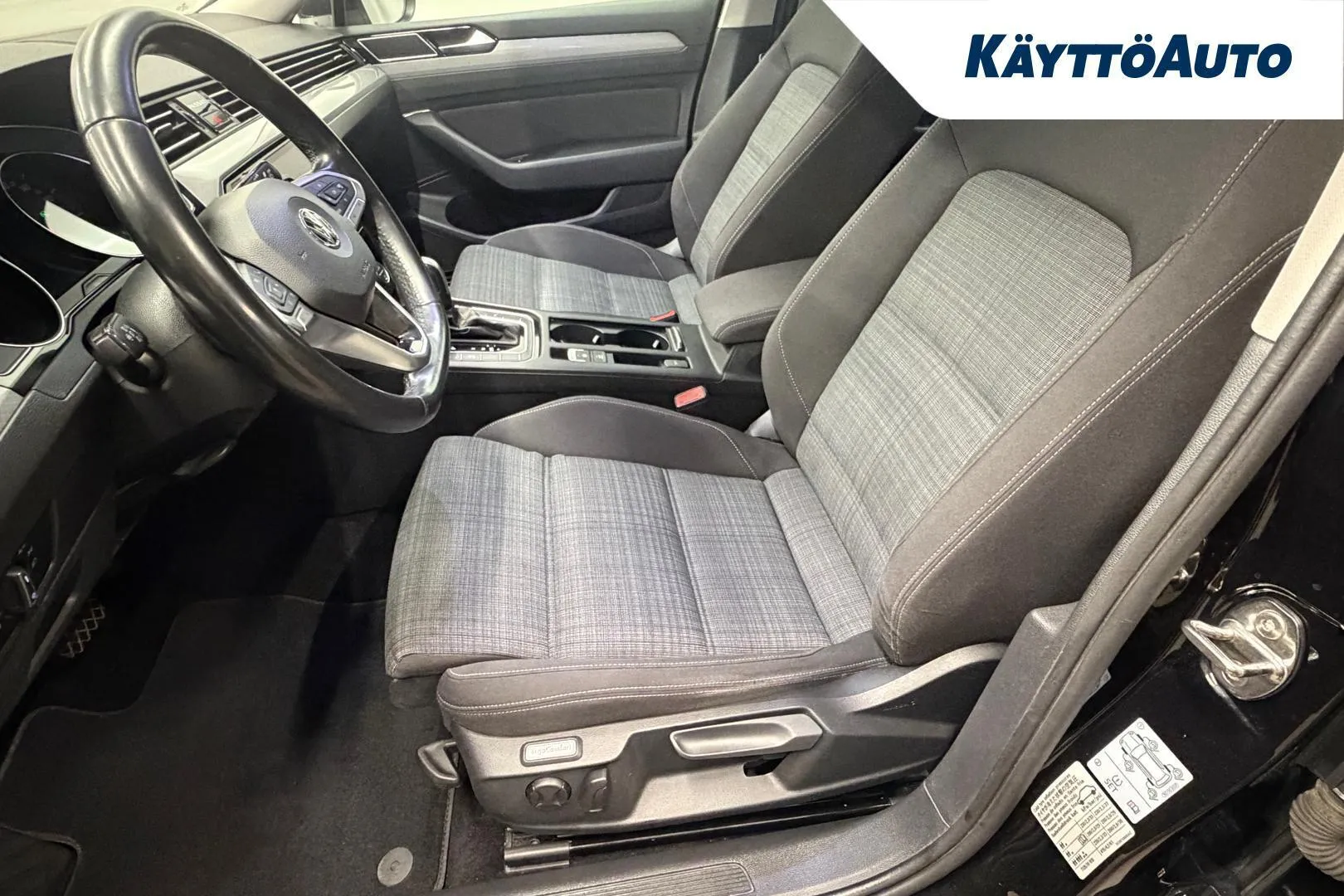 Volkswagen Passat KTR-277 carousel image