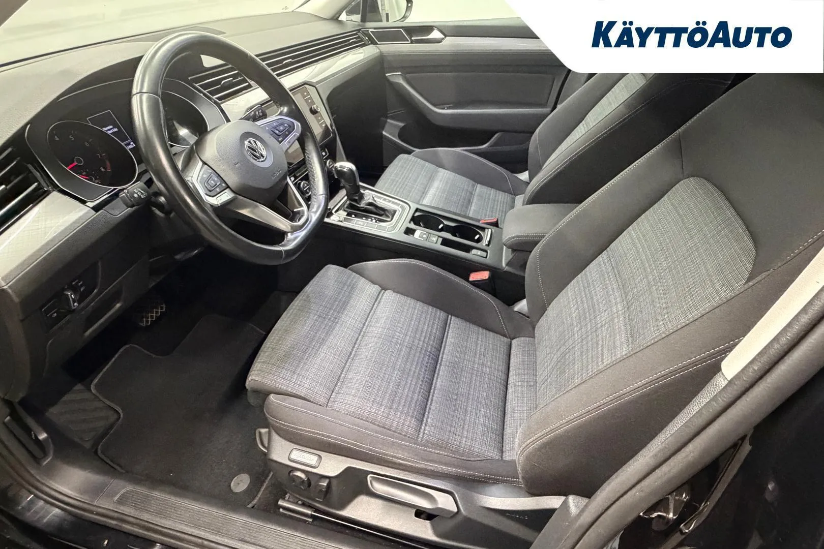 Volkswagen Passat KTR-277 carousel image