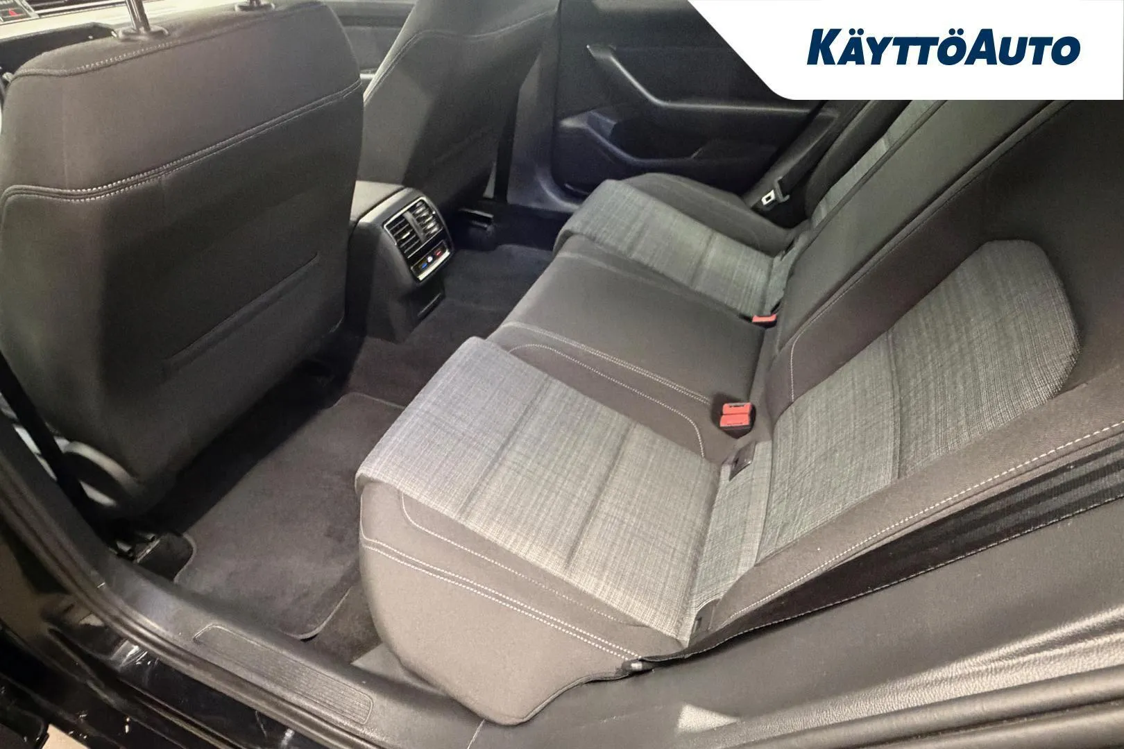 Volkswagen Passat KTR-277 carousel image