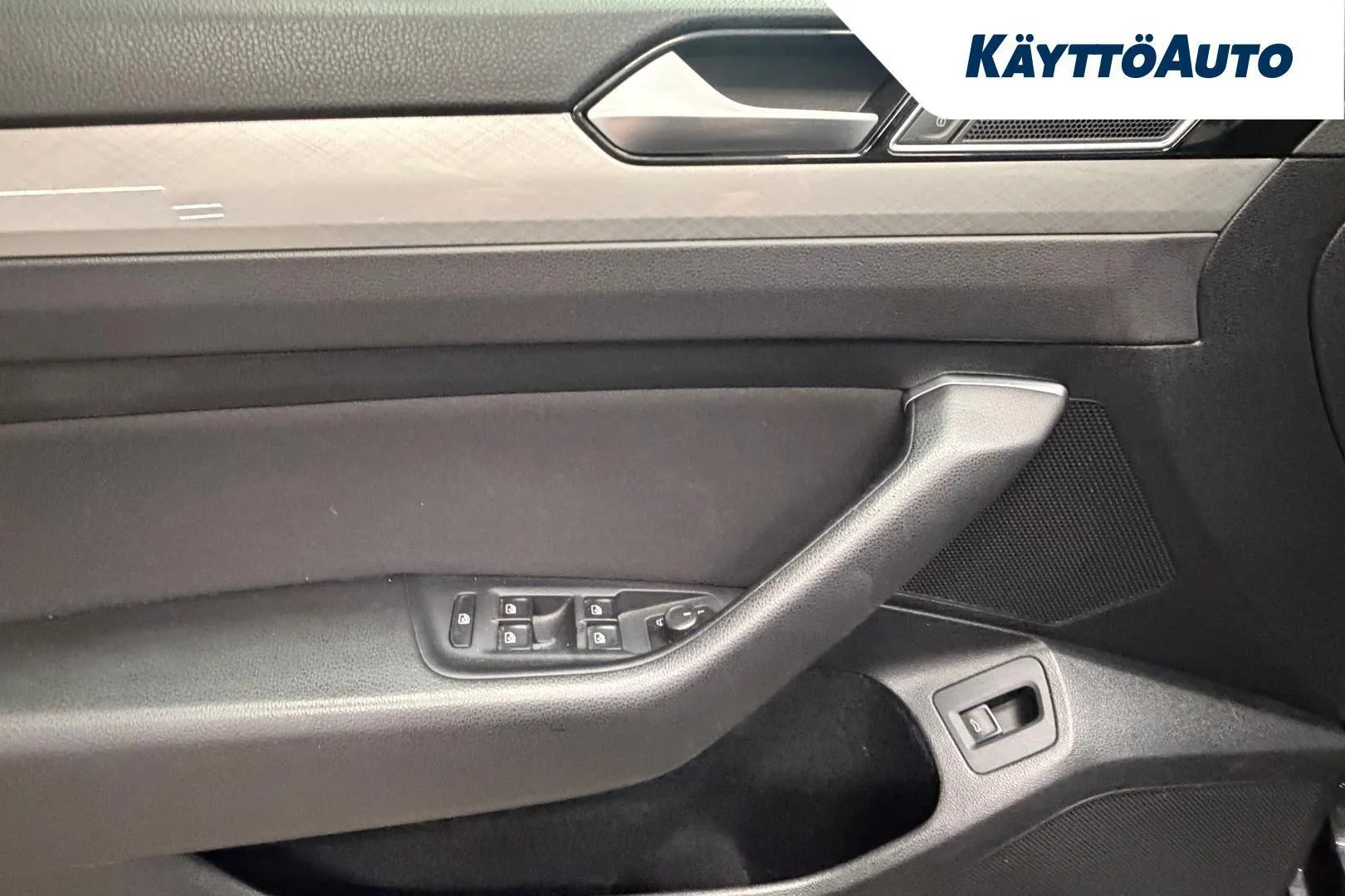 Volkswagen Passat KTR-277 carousel image