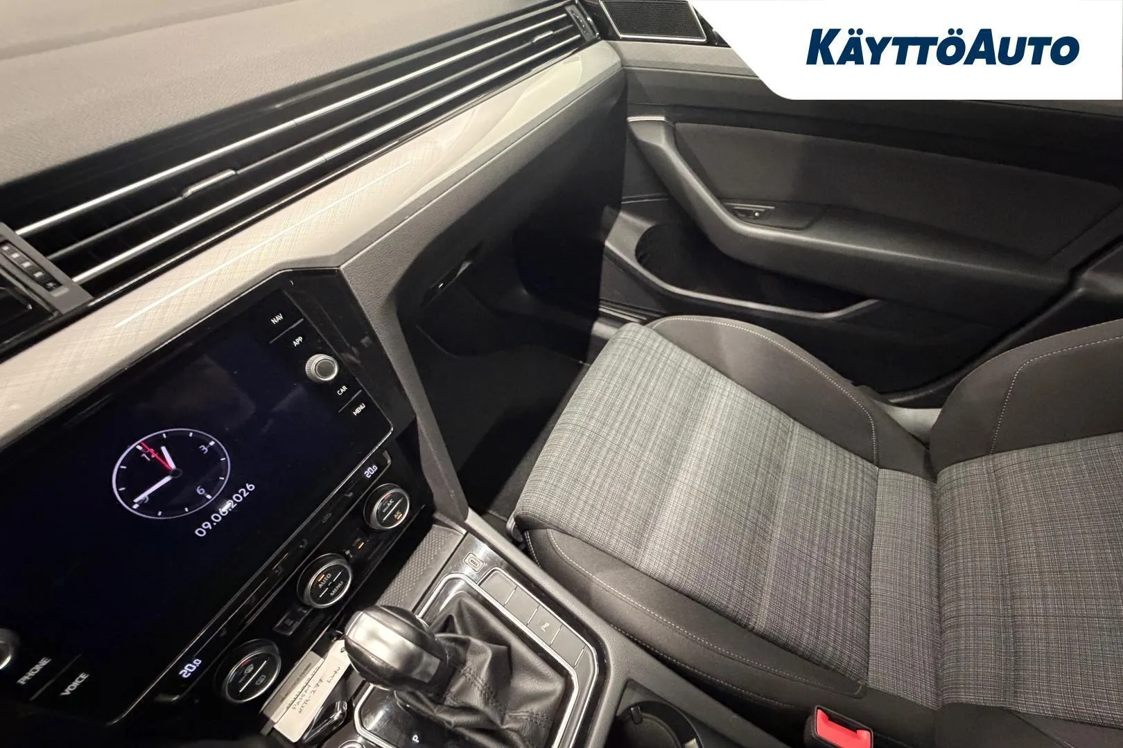 Volkswagen Passat KTR-277 carousel image