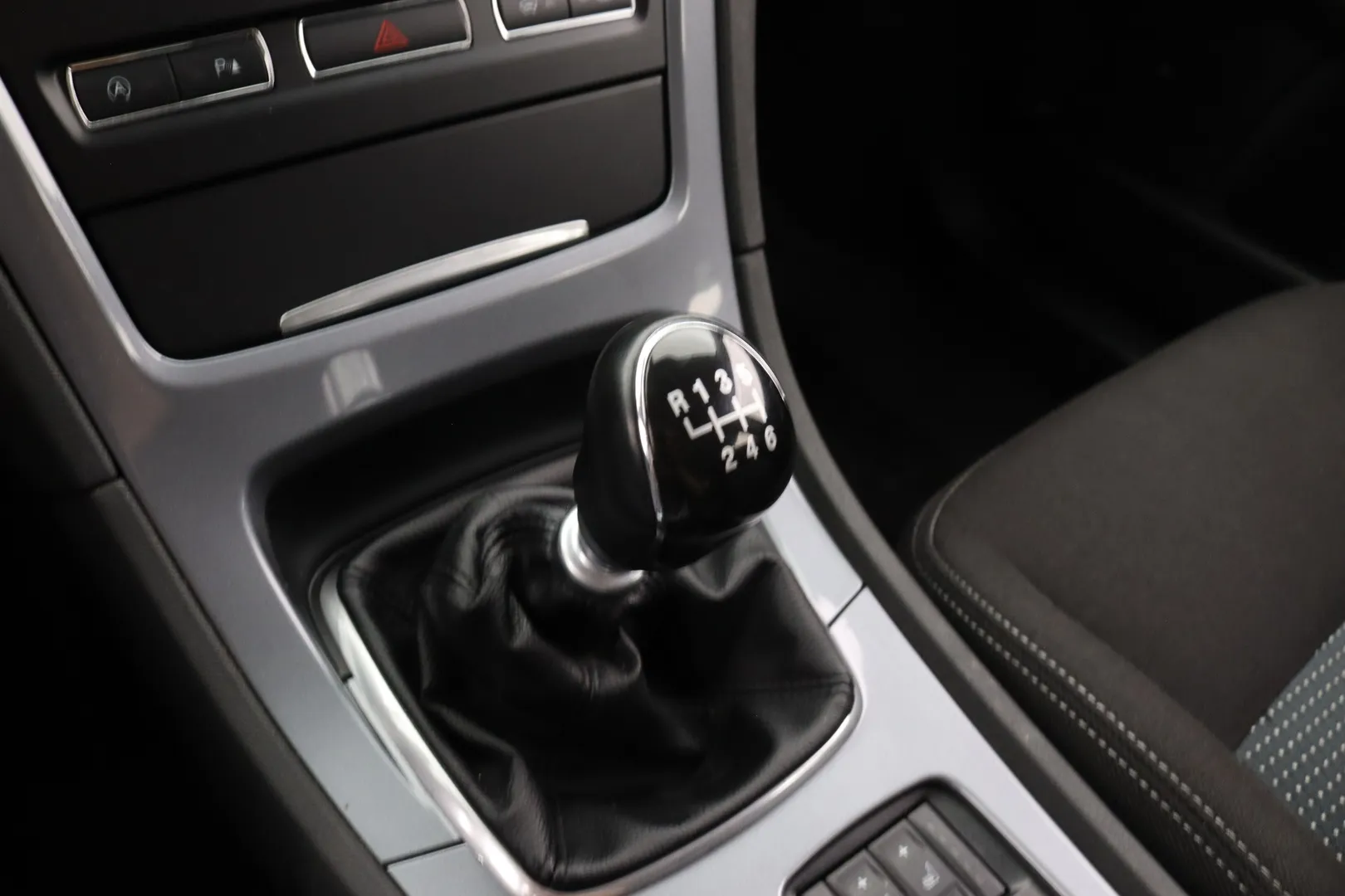 Ford Mondeo TZB-745 carousel image