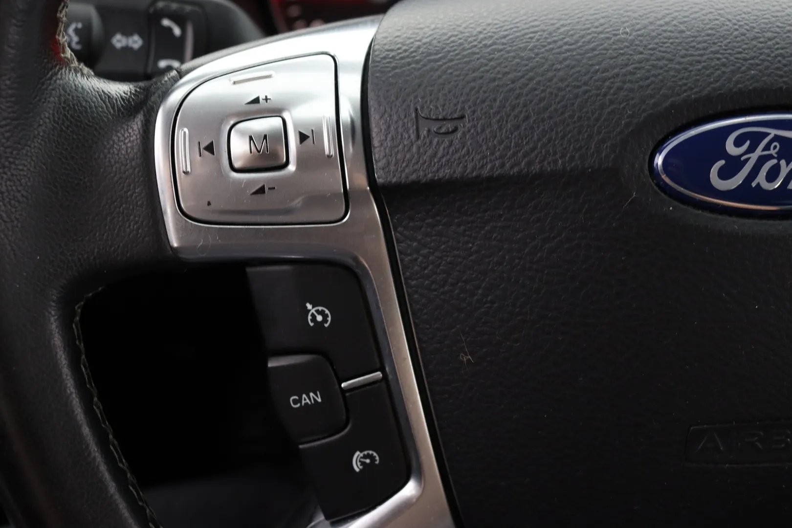 Ford Mondeo TZB-745 carousel image