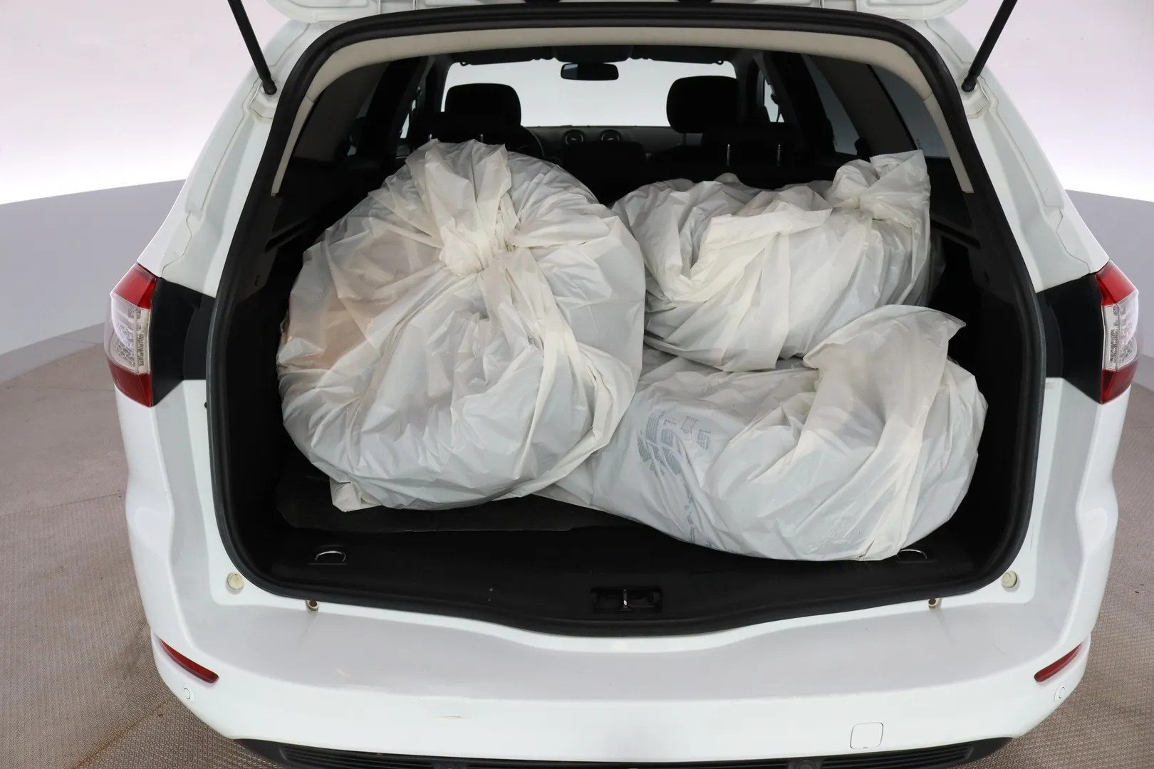 Ford Mondeo TZB-745 carousel image