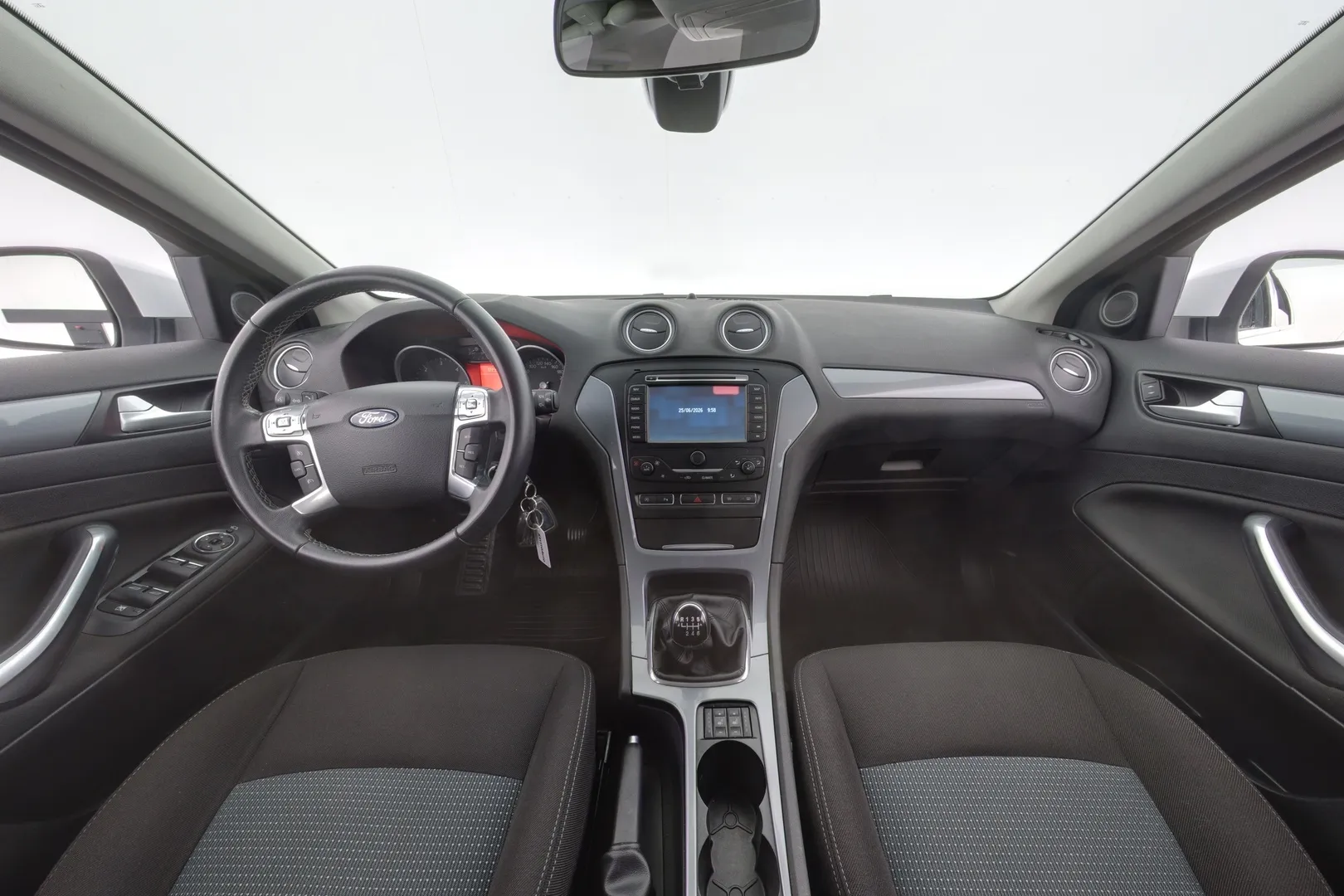 Ford Mondeo TZB-745 carousel image