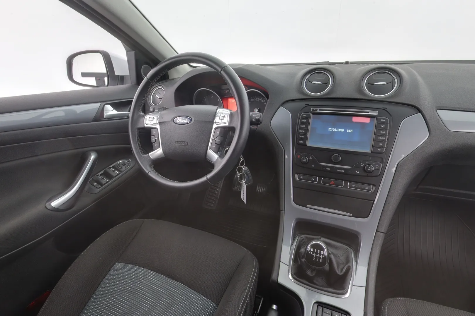 Ford Mondeo TZB-745 carousel image