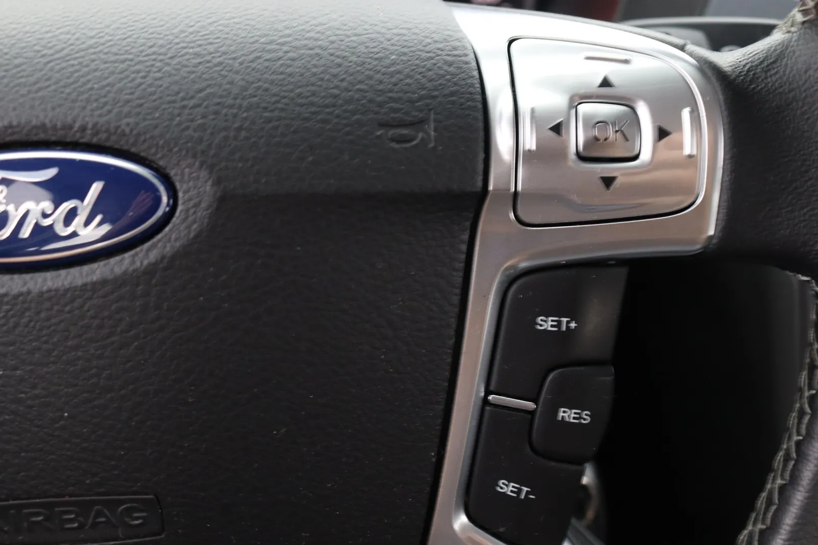 Ford Mondeo TZB-745 carousel image