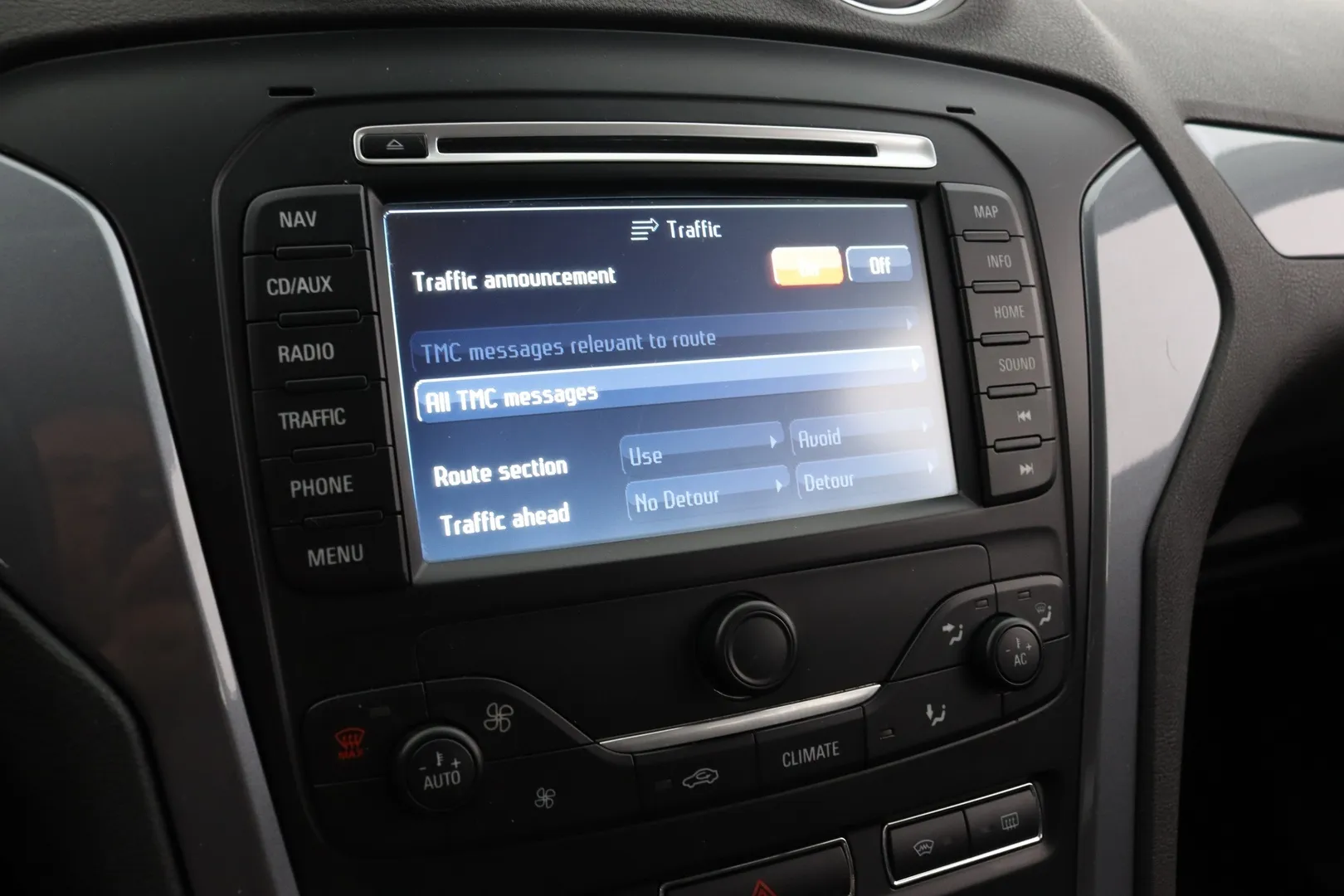 Ford Mondeo TZB-745 carousel image