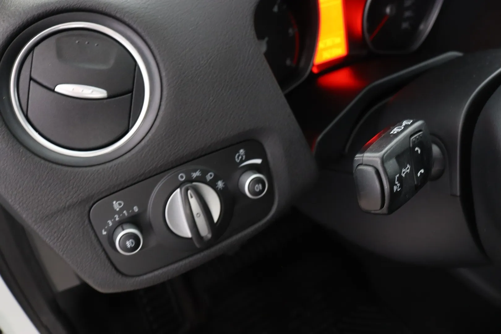 Ford Mondeo TZB-745 carousel image