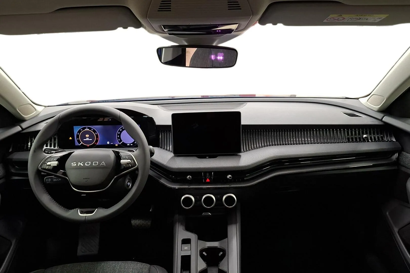 Skoda Superb YMS-423 carousel image