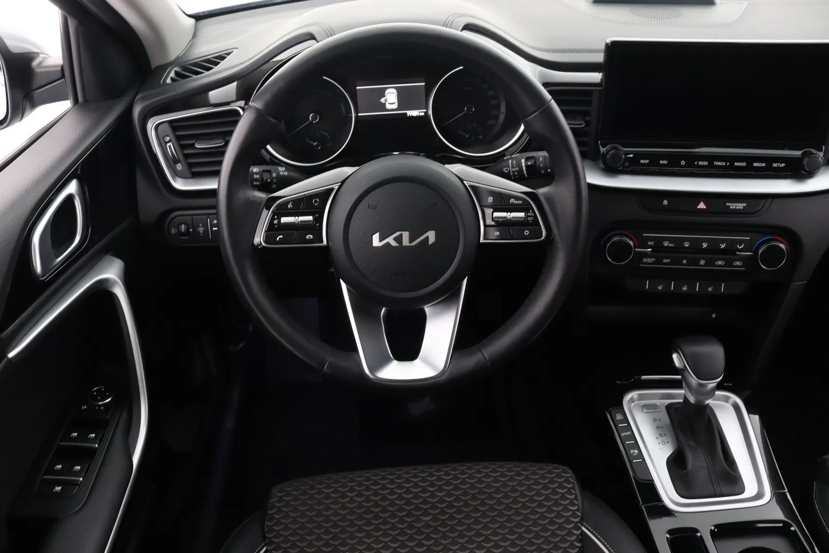 Kia XCeed XPS-840 carousel image