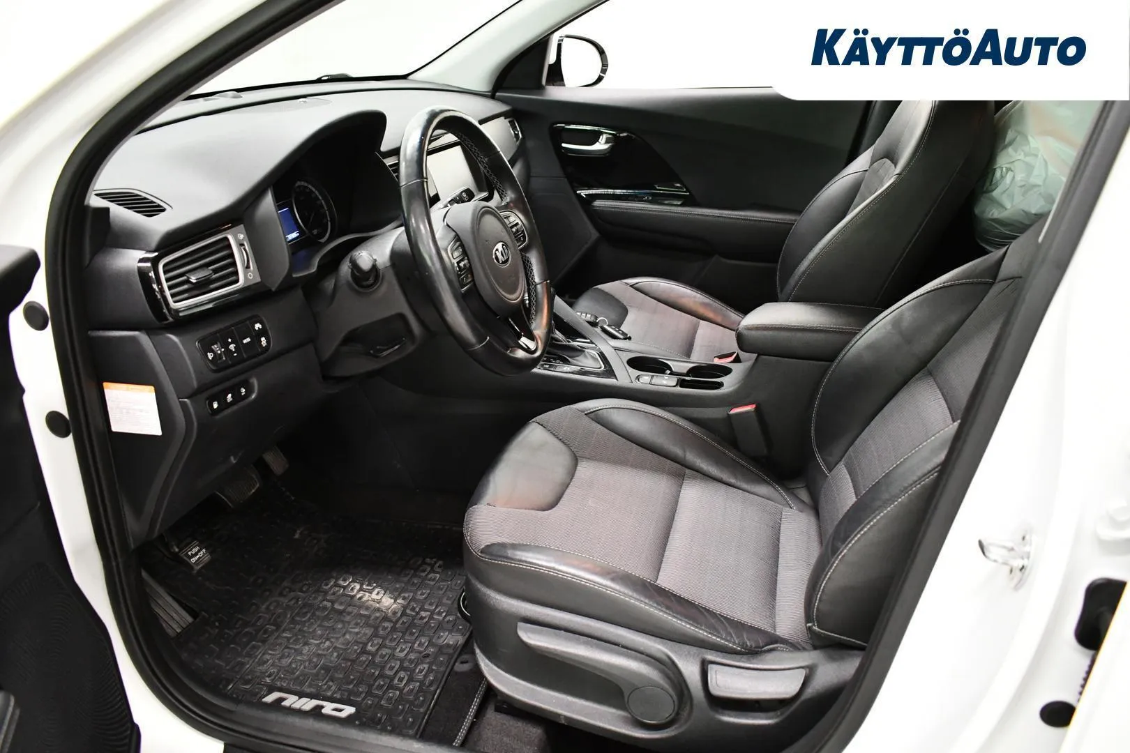 Kia Niro CMZ-671 carousel image