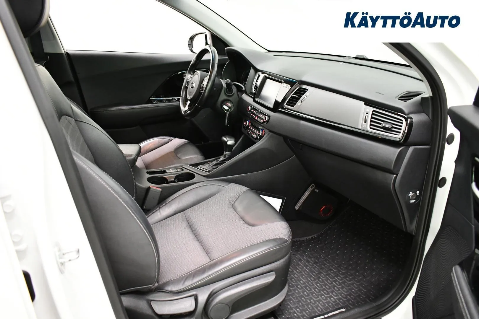 Kia Niro CMZ-671 carousel image