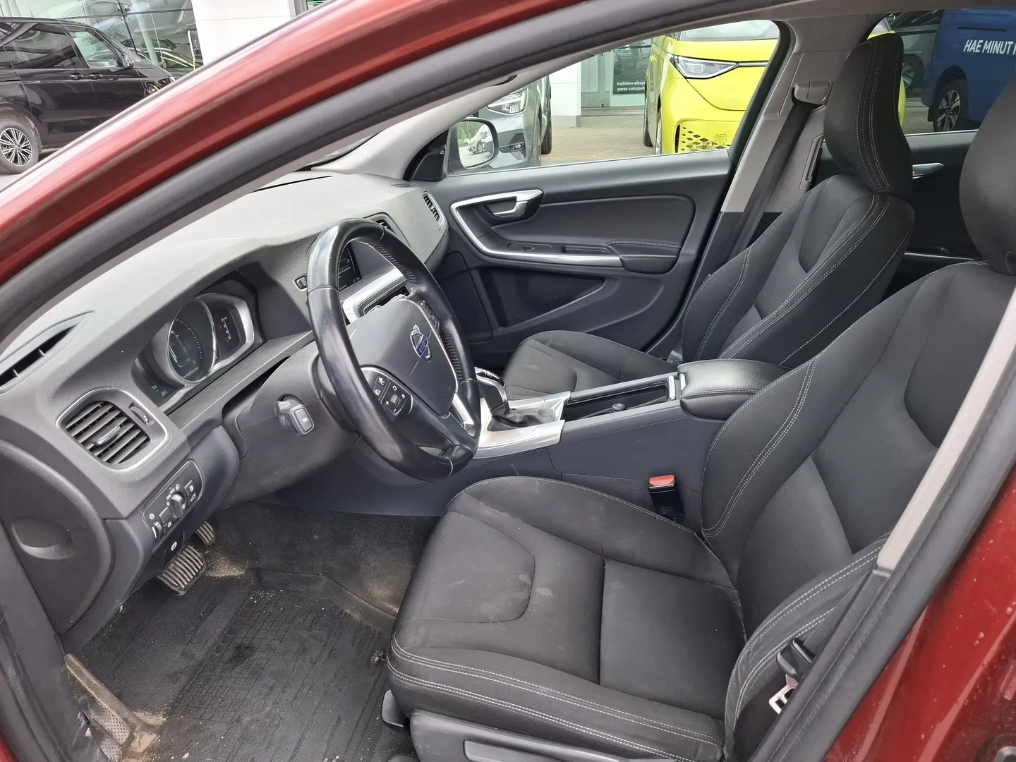 Volvo V60 BTT-813 carousel image