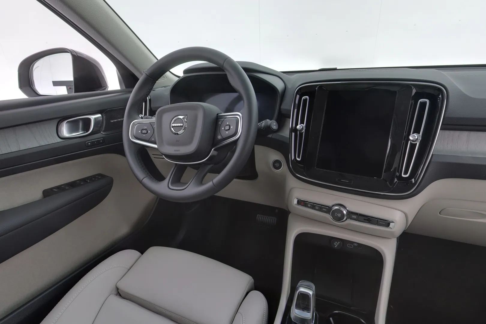 Volvo XC40 JOS-176 carousel image