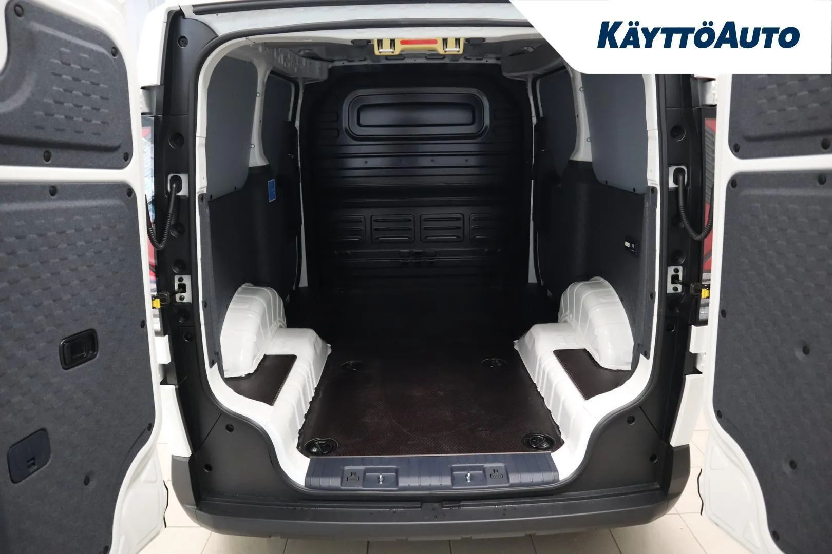 Kia PV5 Cargo KYO-584 carousel image