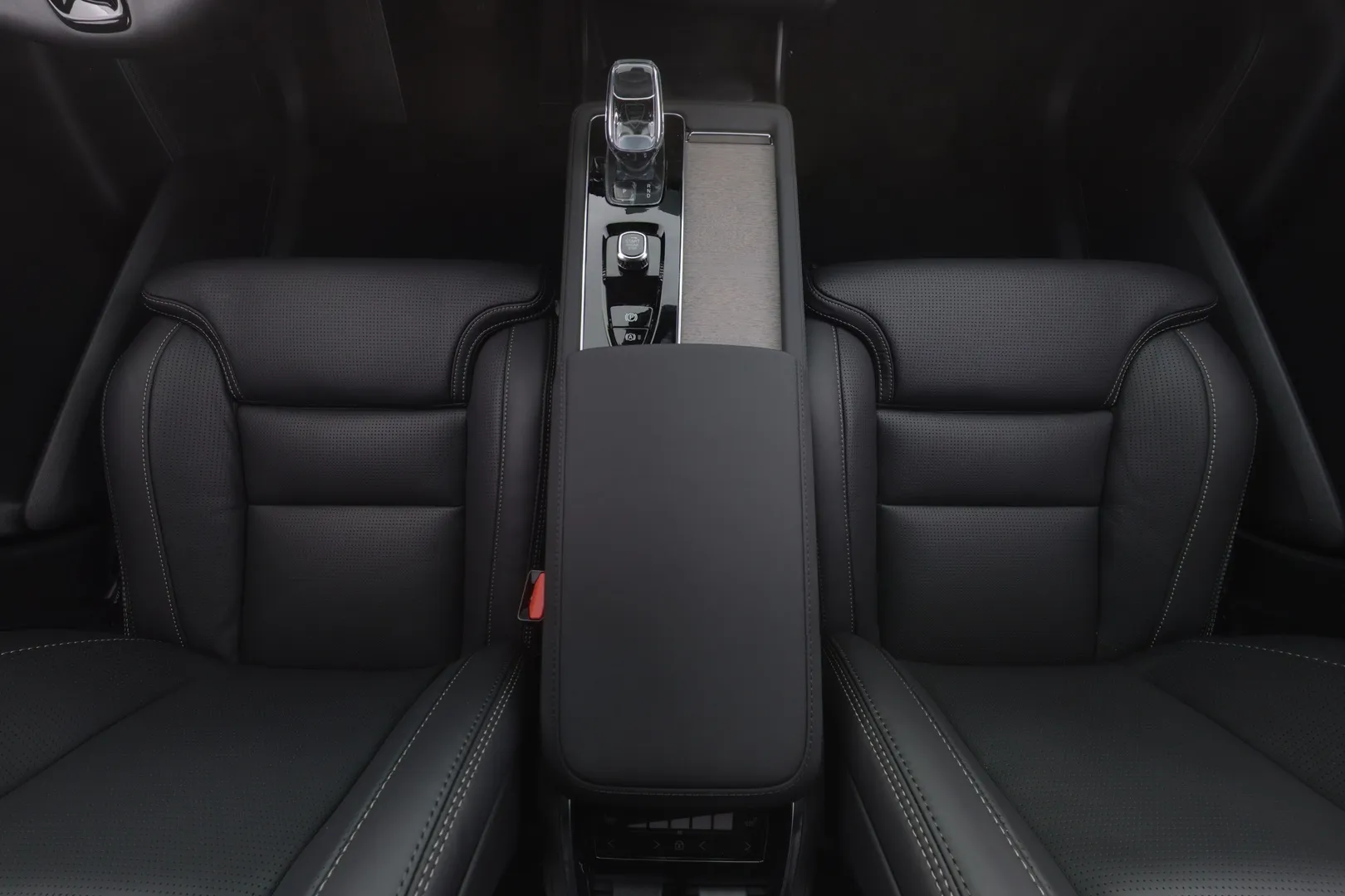 Volvo XC90 YMS-608 carousel image