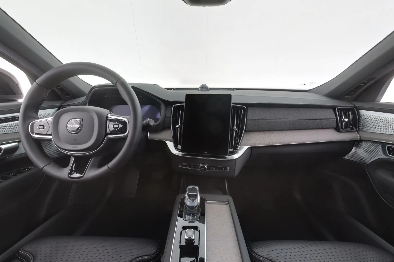 Volvo XC90 YMS-608 carousel image