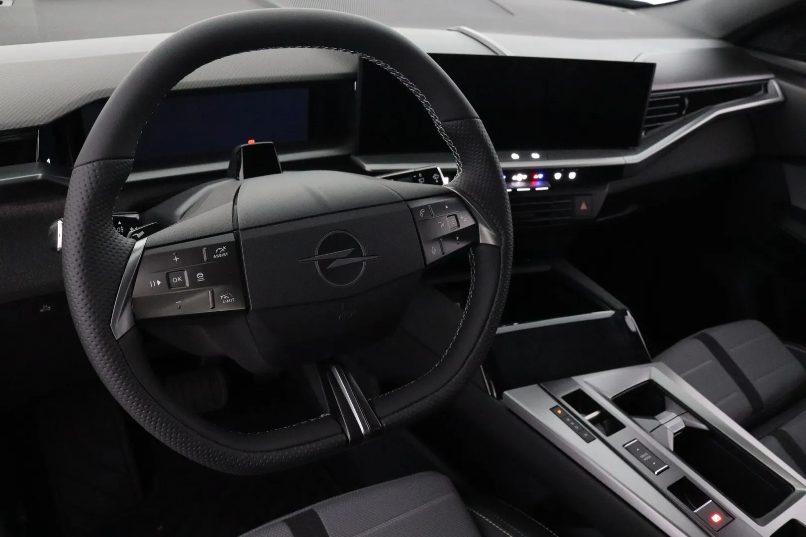 Opel Grandland SRS-810 carousel image