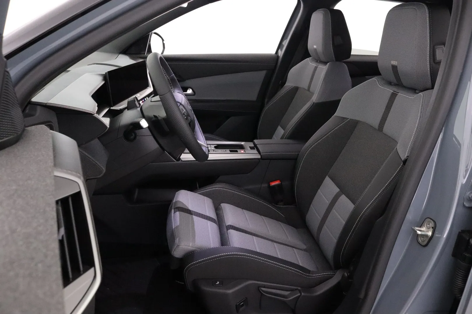 Opel Grandland SRS-810 carousel image