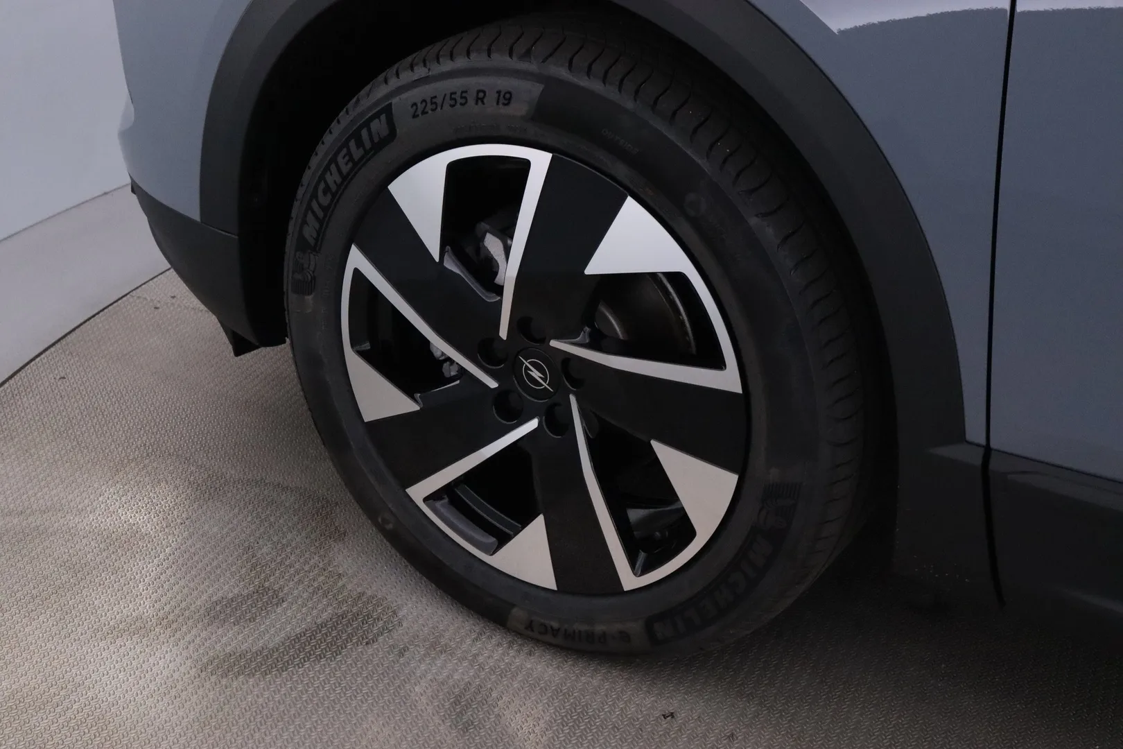 Opel Grandland SRS-810 carousel image