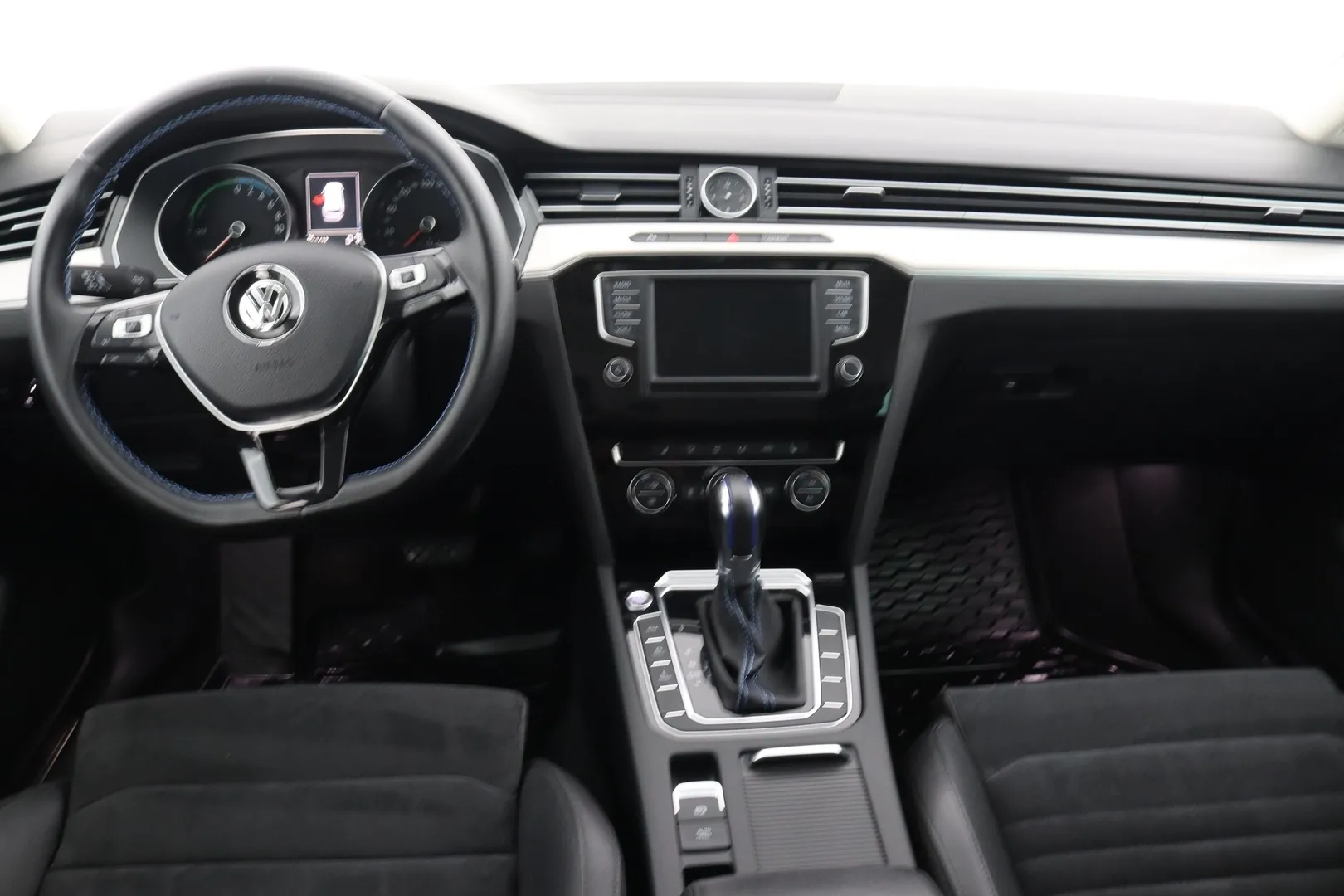 Volkswagen Passat OXX-298 carousel image