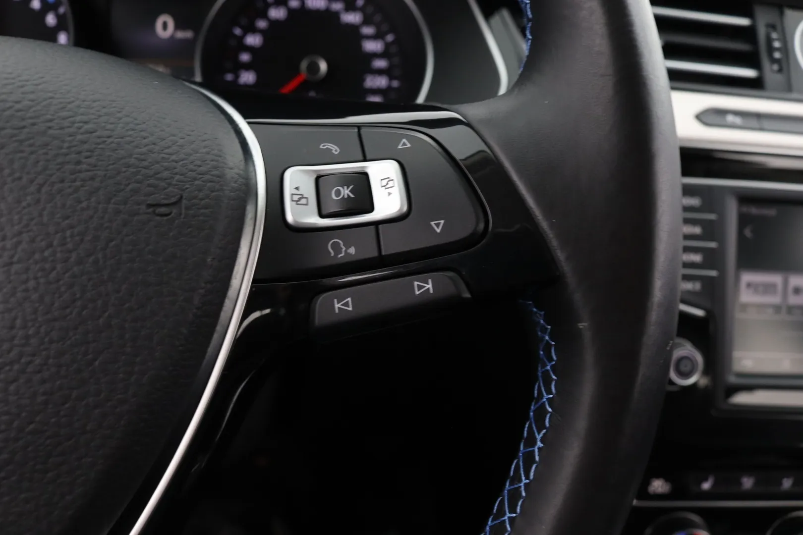 Volkswagen Passat OXX-298 carousel image