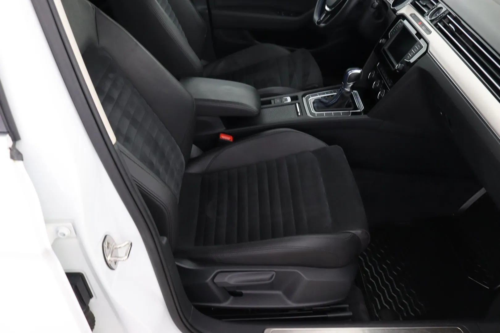 Volkswagen Passat OXX-298 carousel image