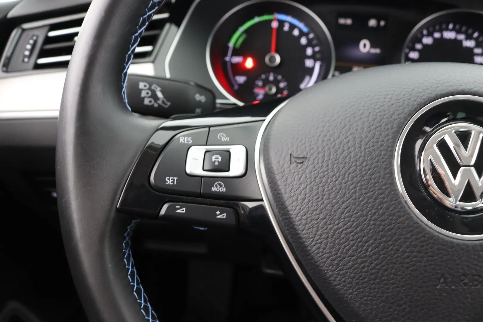 Volkswagen Passat OXX-298 carousel image