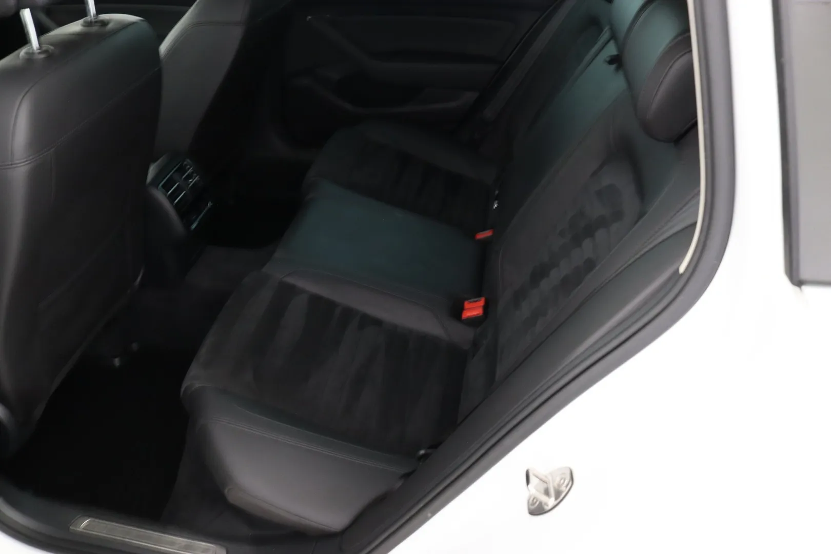 Volkswagen Passat OXX-298 carousel image