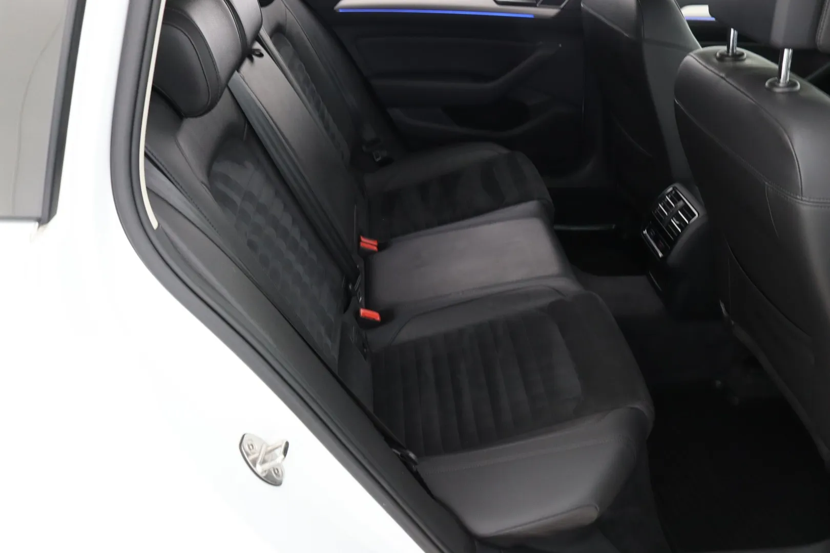 Volkswagen Passat OXX-298 carousel image