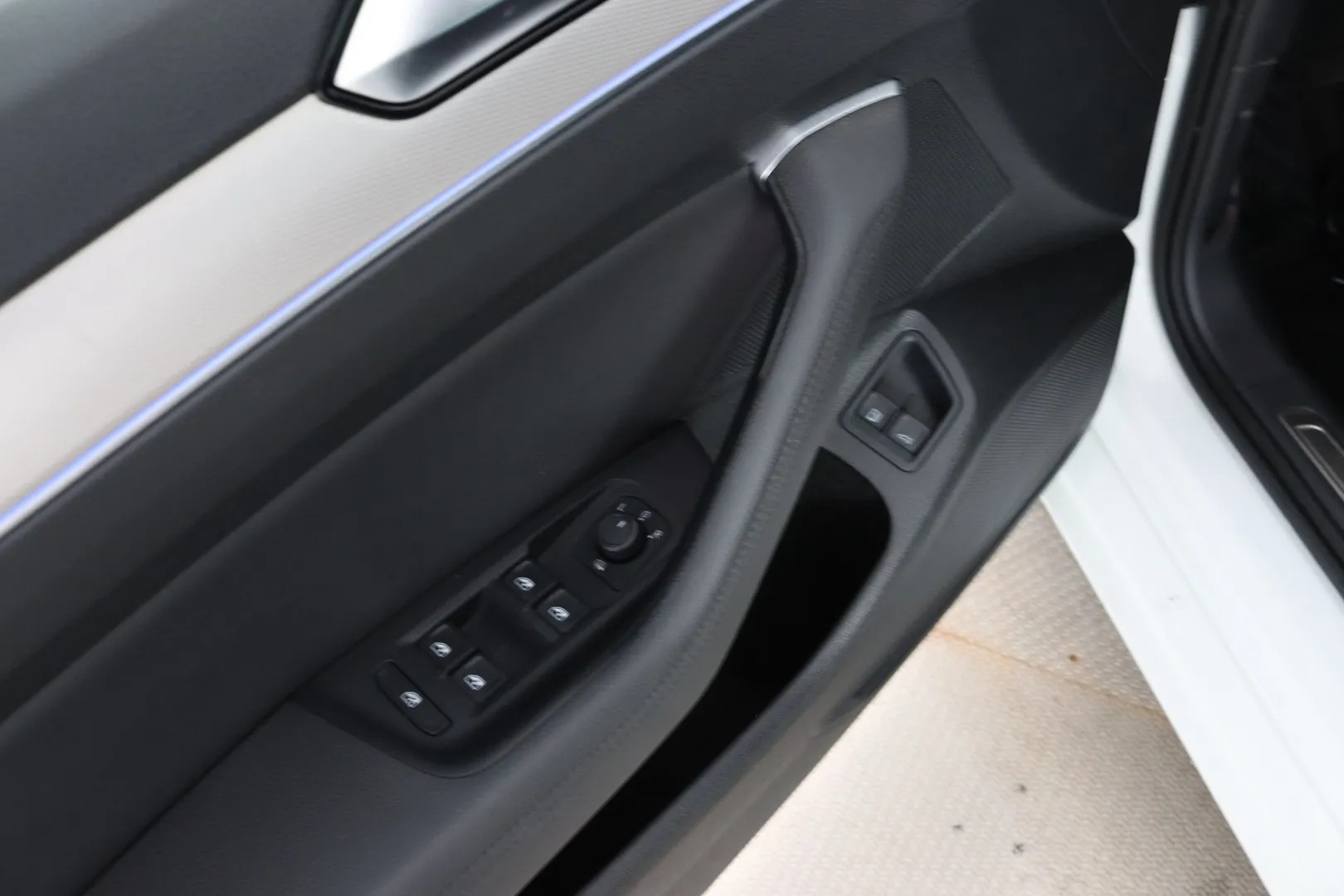Volkswagen Passat OXX-298 carousel image