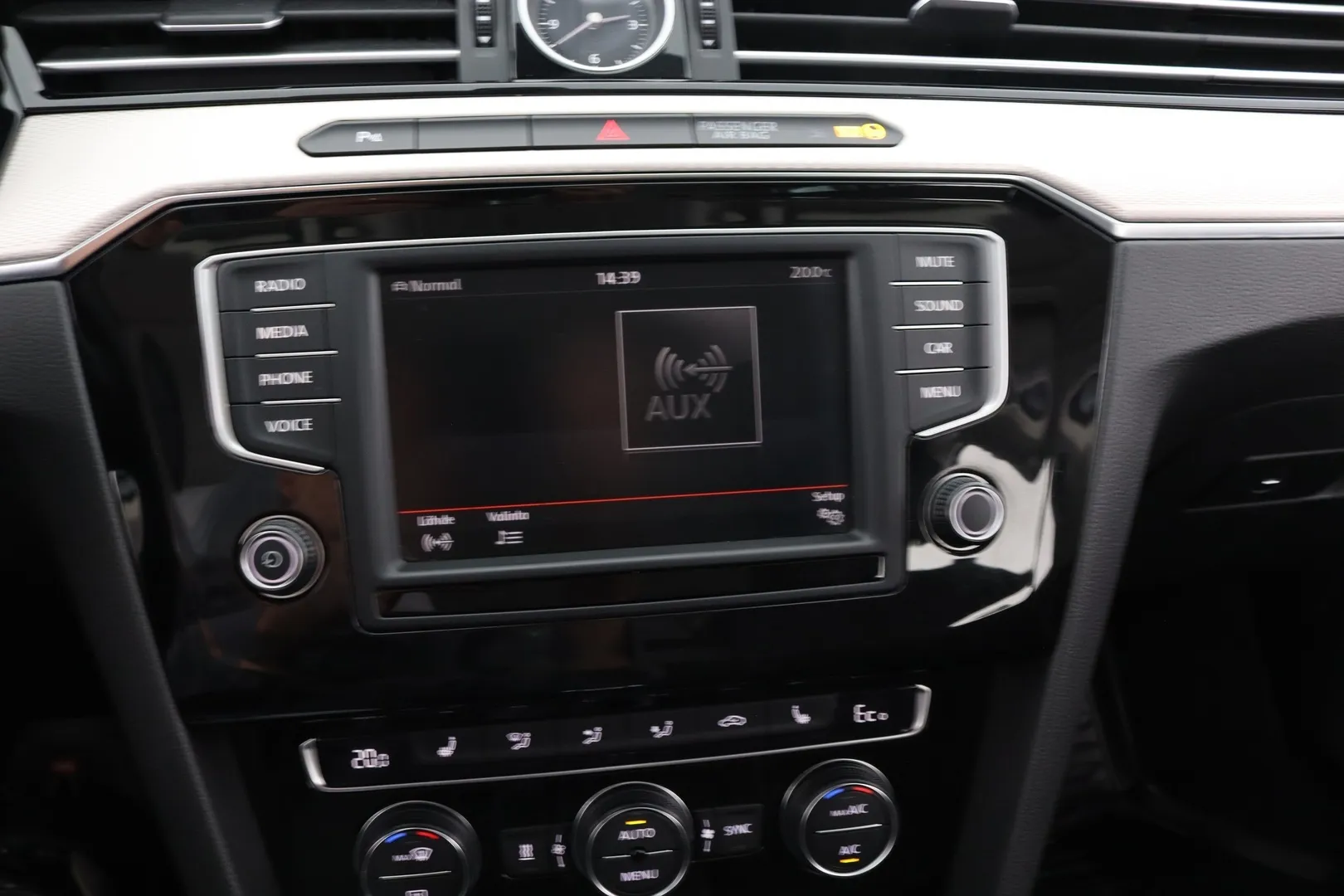 Volkswagen Passat OXX-298 carousel image