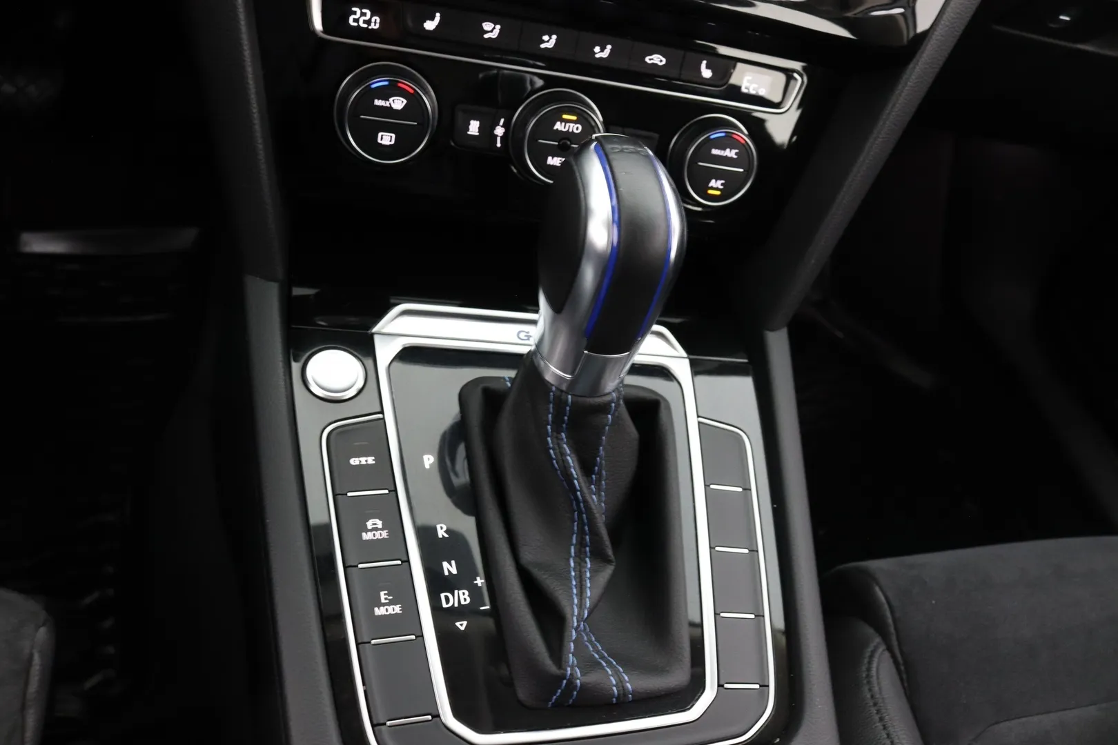 Volkswagen Passat OXX-298 carousel image
