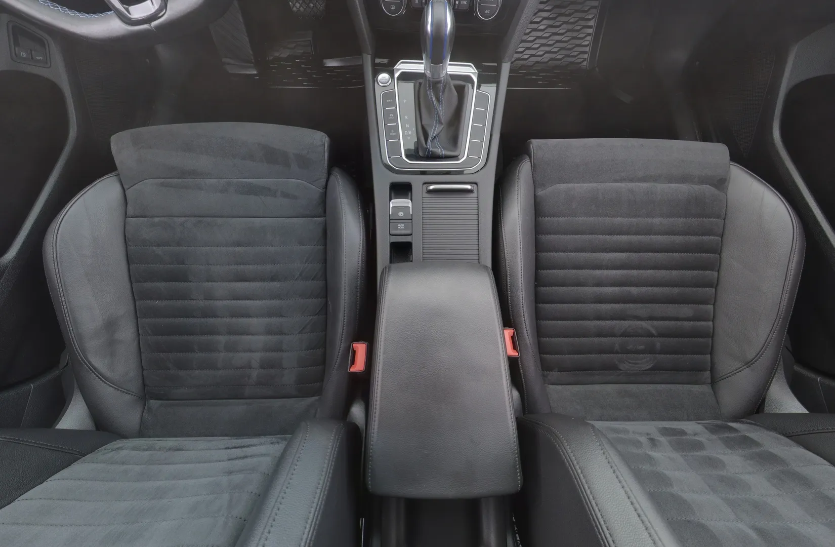 Volkswagen Passat OXX-298 carousel image
