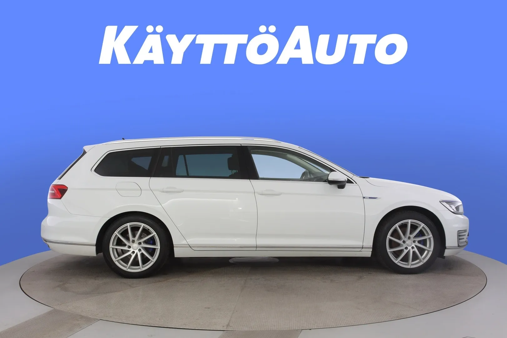 Volkswagen Passat OXX-298 carousel image