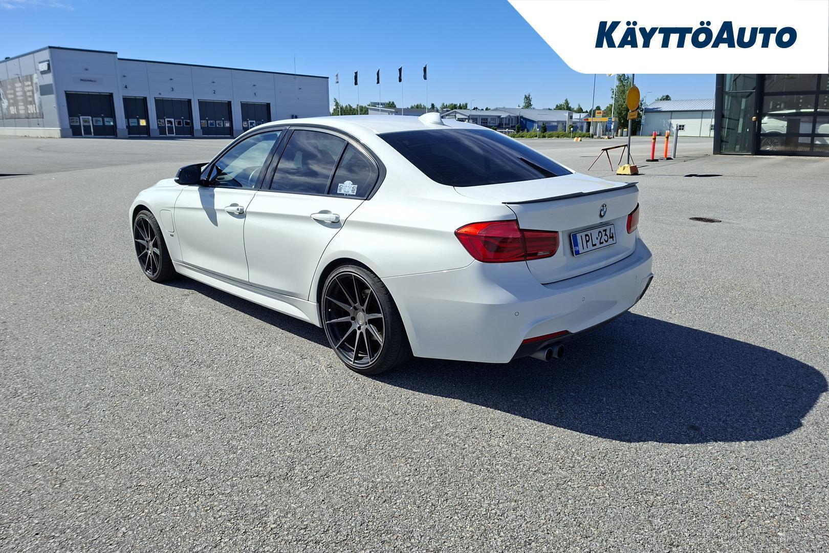 BMW 330 2017, photo 3/20