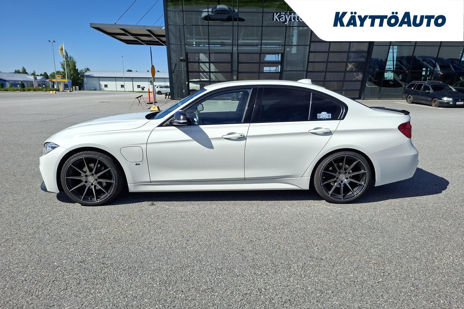 BMW 330 2017, photo 2/20
